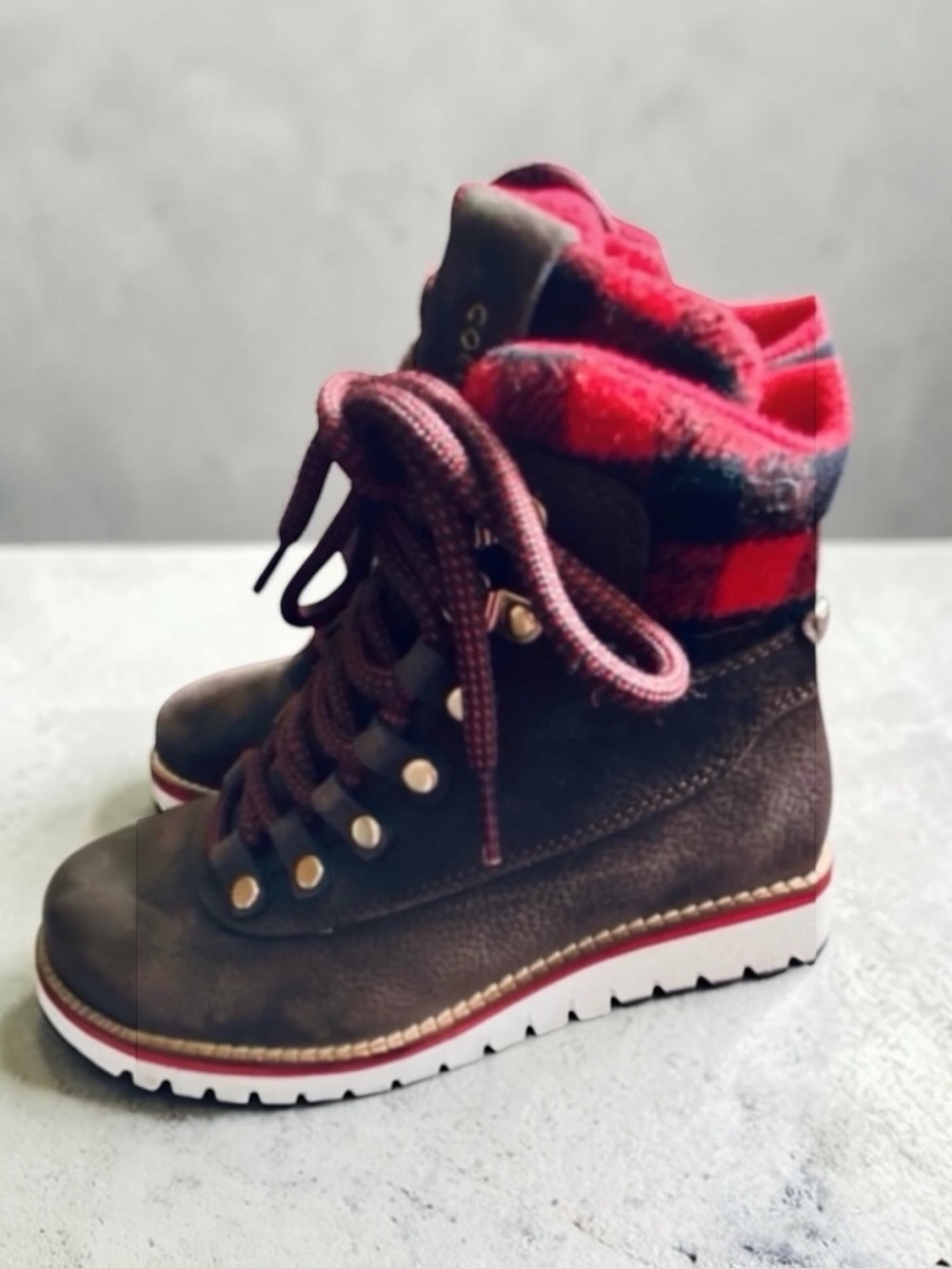Cole Haan Zerogrand Explore Waterproof Boots Size 5 Youth